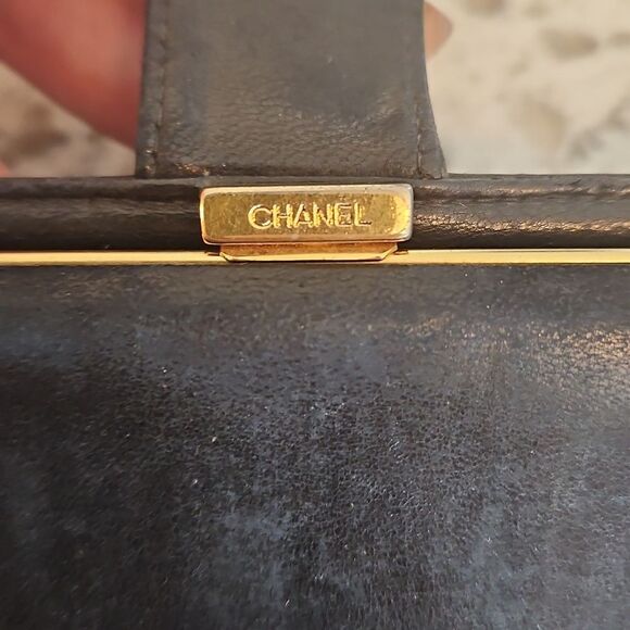 Chanel Caviar Timeless CC Black Leather Wallet with Kisslock Closure - Picture 6 of 17